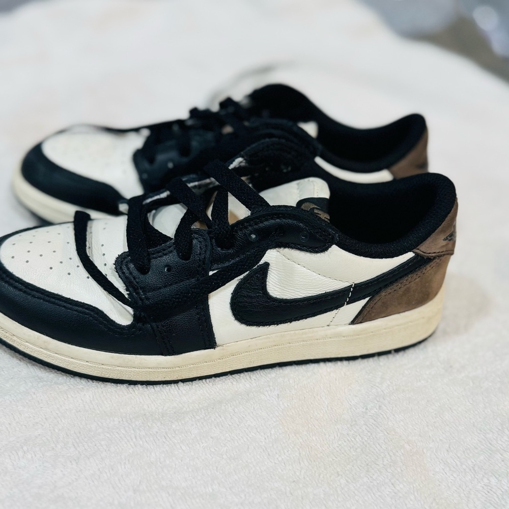 Nike Kids Shoes Black and White